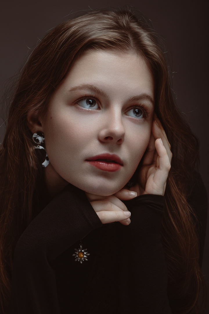 Editorial studio portrait session in Berlin captured by Baptiste Mercier