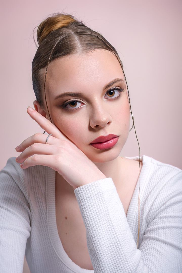 Editorial studio portrait session in Berlin captured by Baptiste Mercier