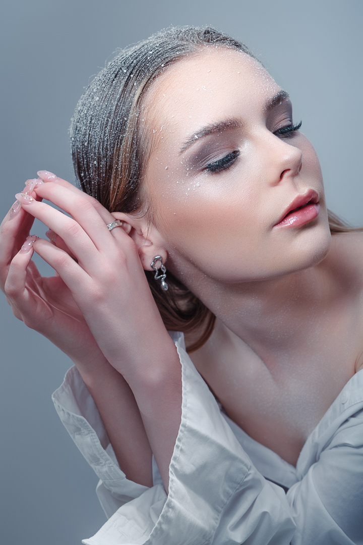 Editorial studio portrait session in Berlin captured by Baptiste Mercier